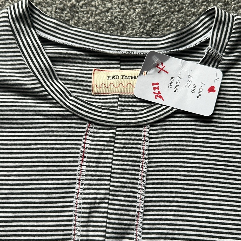 Red Thread top - Picture 2 of 8